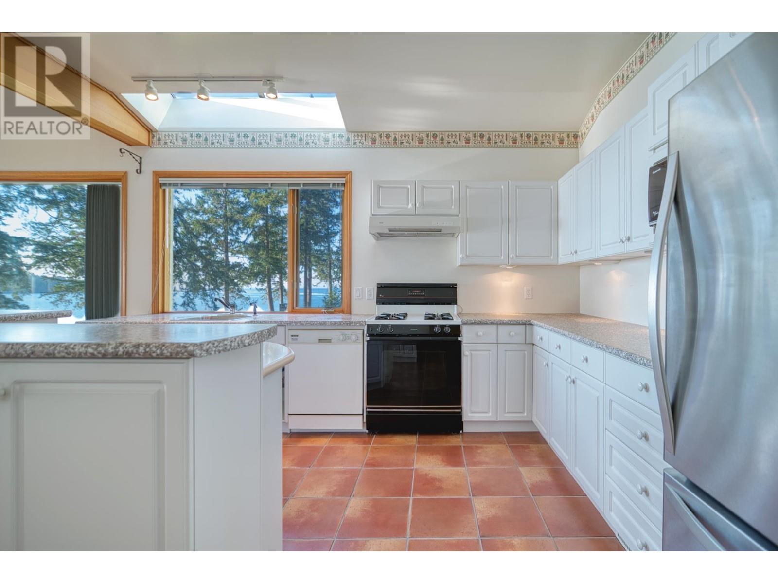 6417 Sunshine Coast Highway, Sechelt, British Columbia  V7Z 0N6 - Photo 16 - R2959571