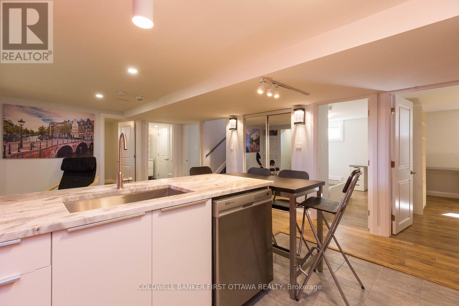 34 Westwood Drive, Ottawa, Ontario  K2G 2X1 - Photo 10 - X12100181