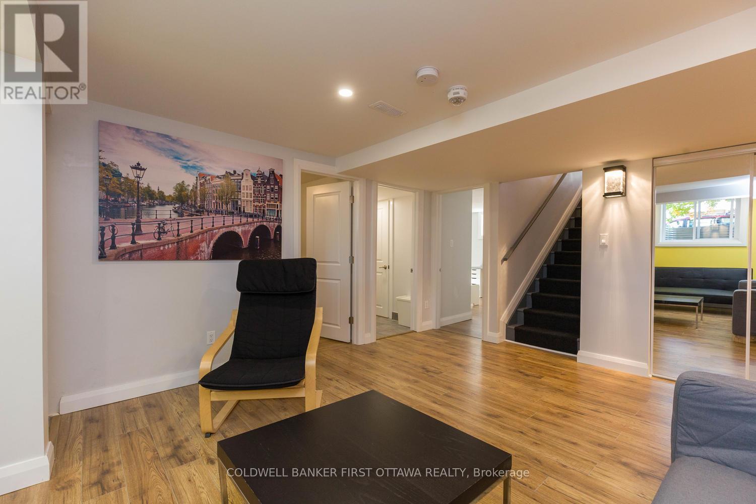 34 Westwood Drive, Ottawa, Ontario  K2G 2X1 - Photo 7 - X12100181