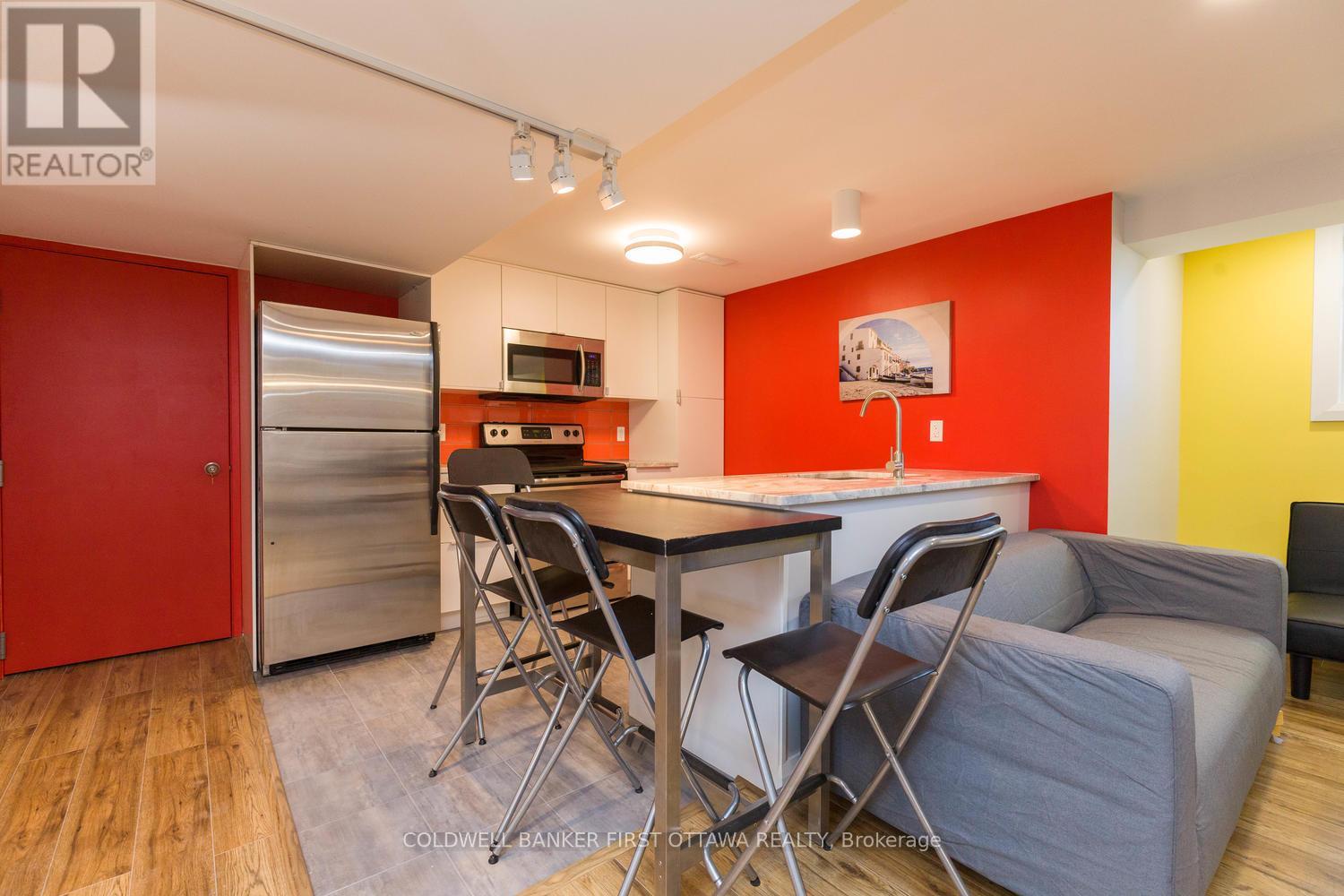 34 Westwood Drive, Ottawa, Ontario  K2G 2X1 - Photo 8 - X12100181