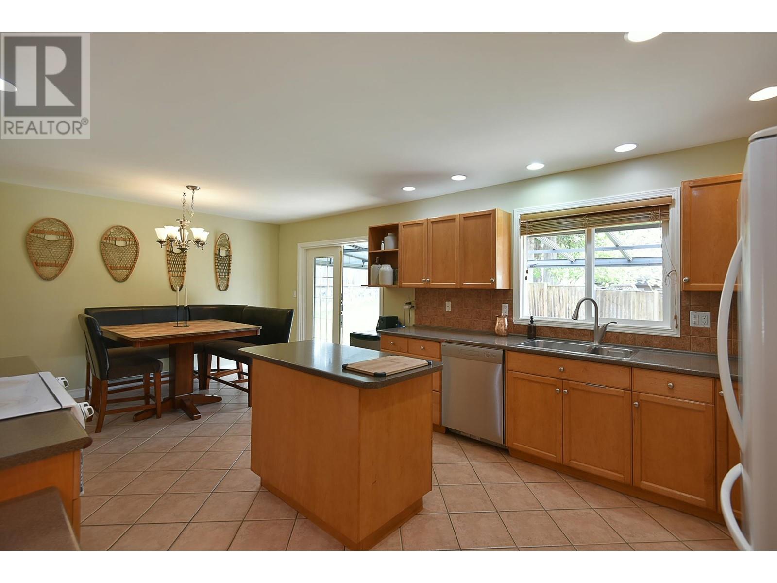 5475 Carnaby Place, Sechelt, British Columbia  V7Z 0M3 - Photo 7 - R2992560