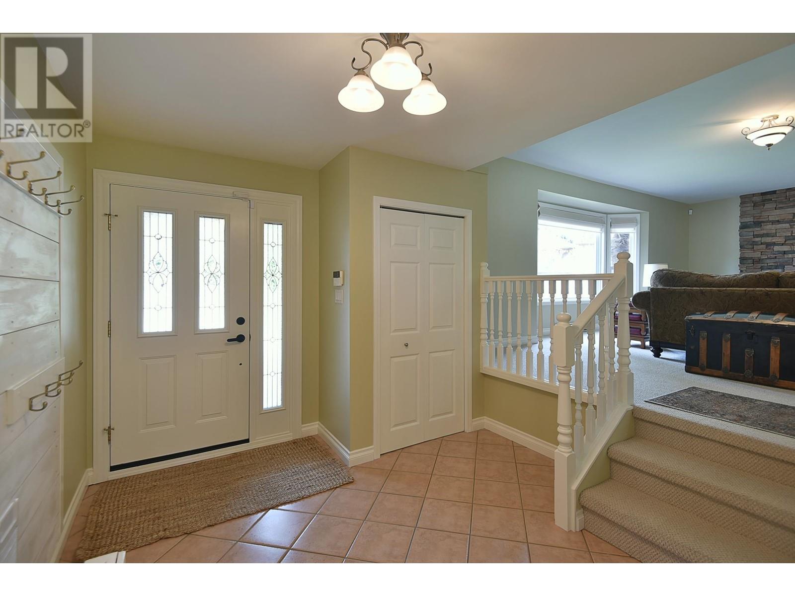 5475 Carnaby Place, Sechelt, British Columbia  V7Z 0M3 - Photo 4 - R2992560