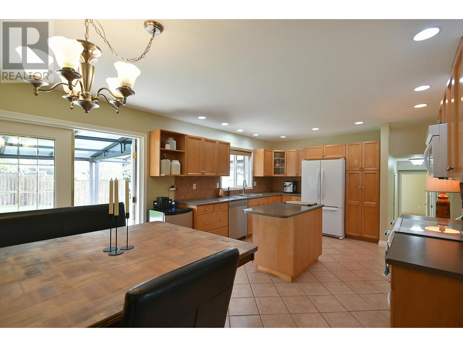 5475 Carnaby Place, Sechelt, British Columbia  V7Z 0M3 - Photo 8 - R2992560