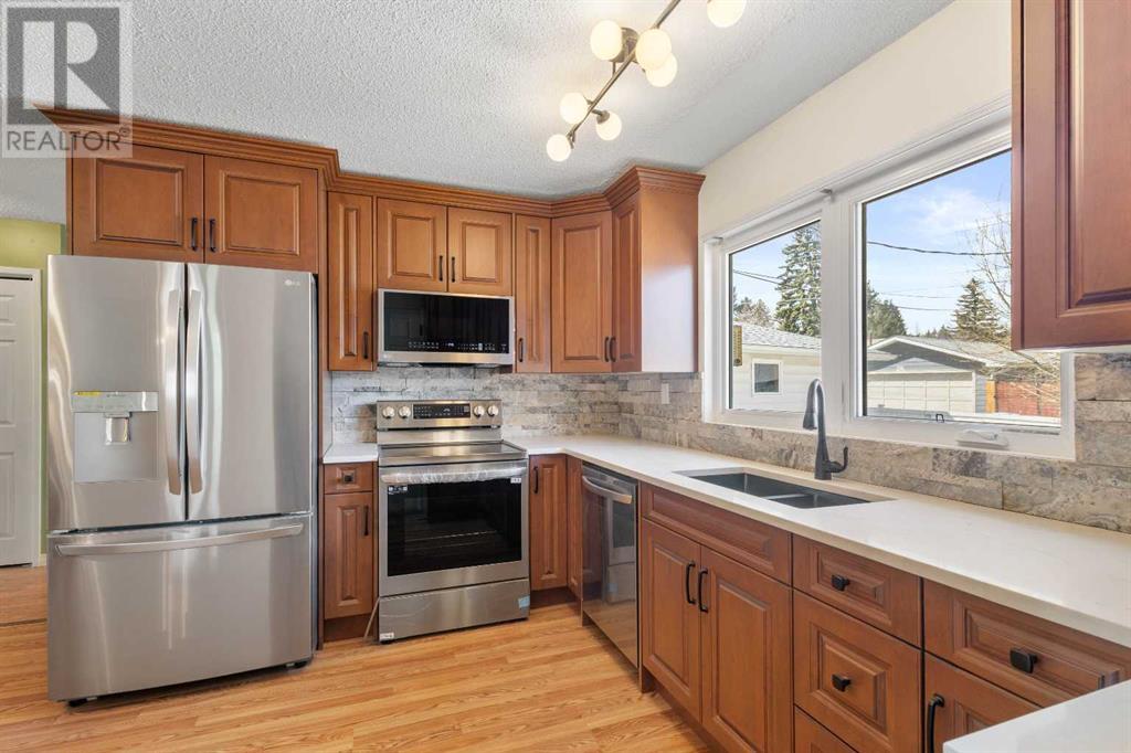 Property at 7419 Huntertown Crescent NW image 2