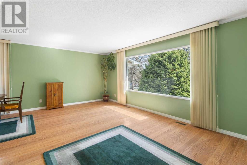 Property at 7419 Huntertown Crescent NW image 4