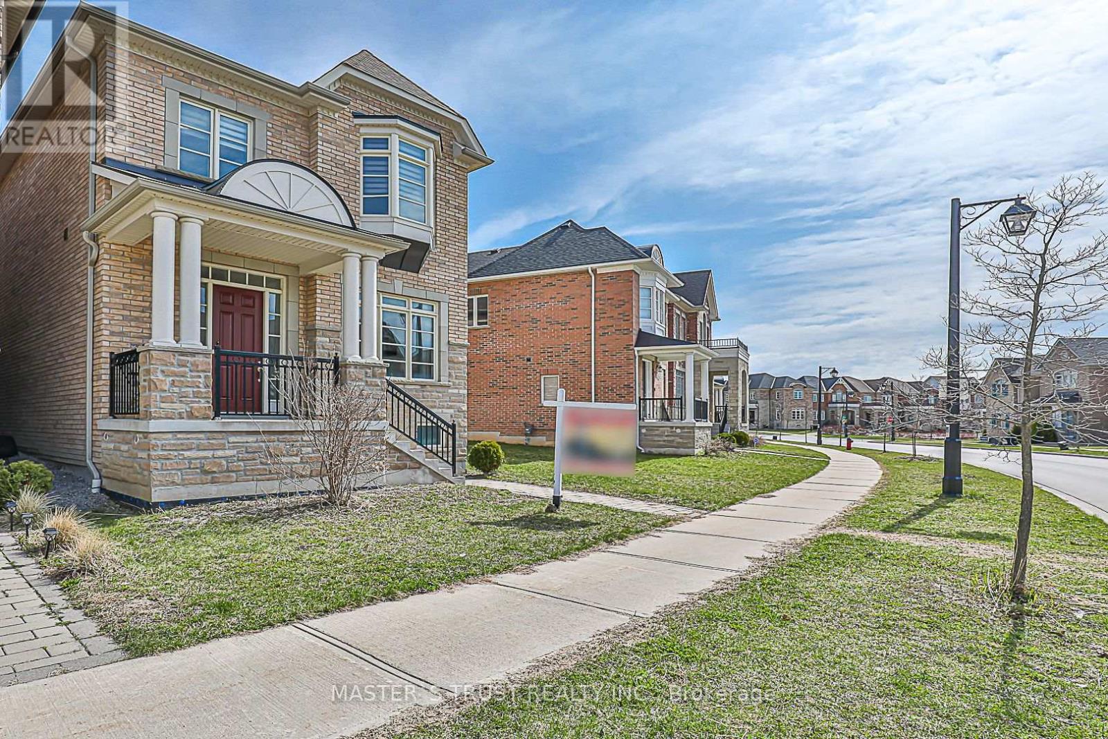Property at 172 PARADELLE DRIVE image 2