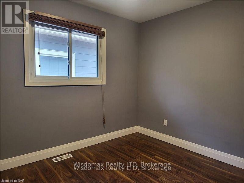 22 Willowdale Avenue, St. Catharines, Ontario  L2R 4K6 - Photo 10 - X12100265