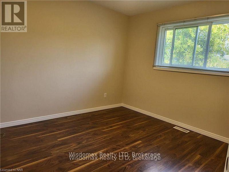 22 Willowdale Avenue, St. Catharines, Ontario  L2R 4K6 - Photo 11 - X12100265