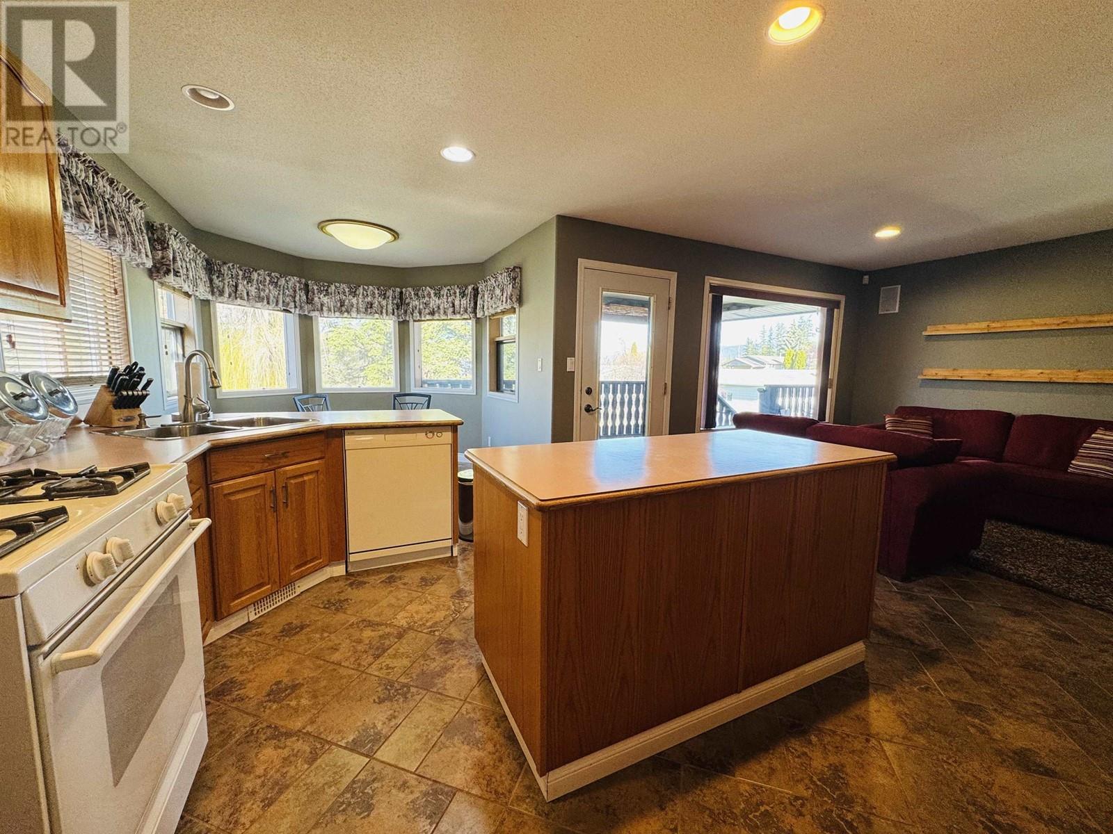 Property at 599 PEARKES DRIVE image 3