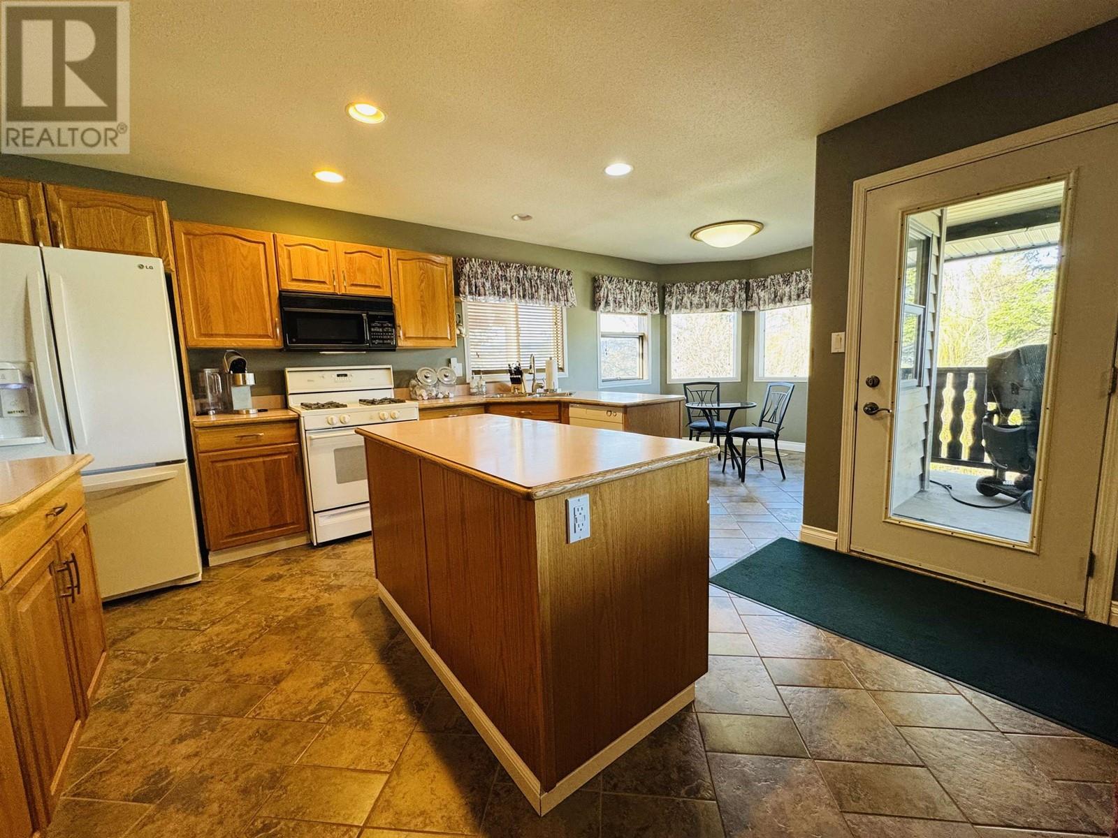 Property at 599 PEARKES DRIVE image 4