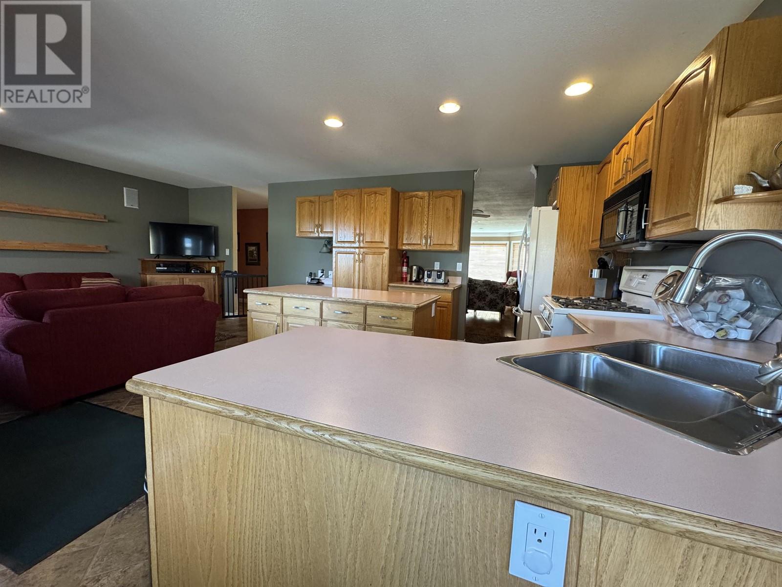 Property at 599 PEARKES DRIVE image 5