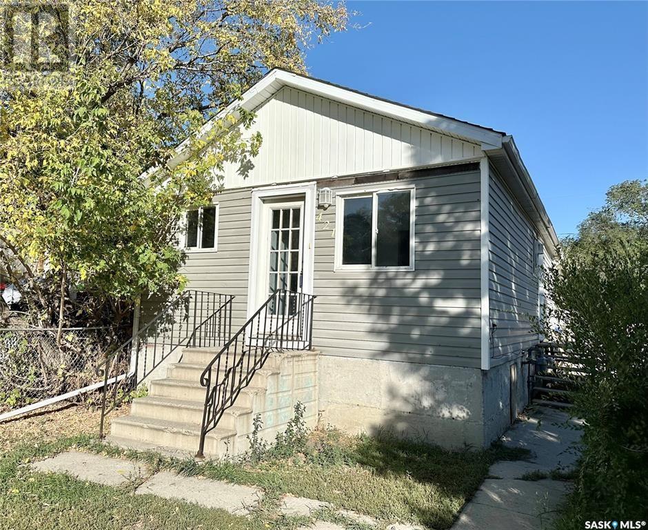 Property at 421 Alexandra STREET image 1