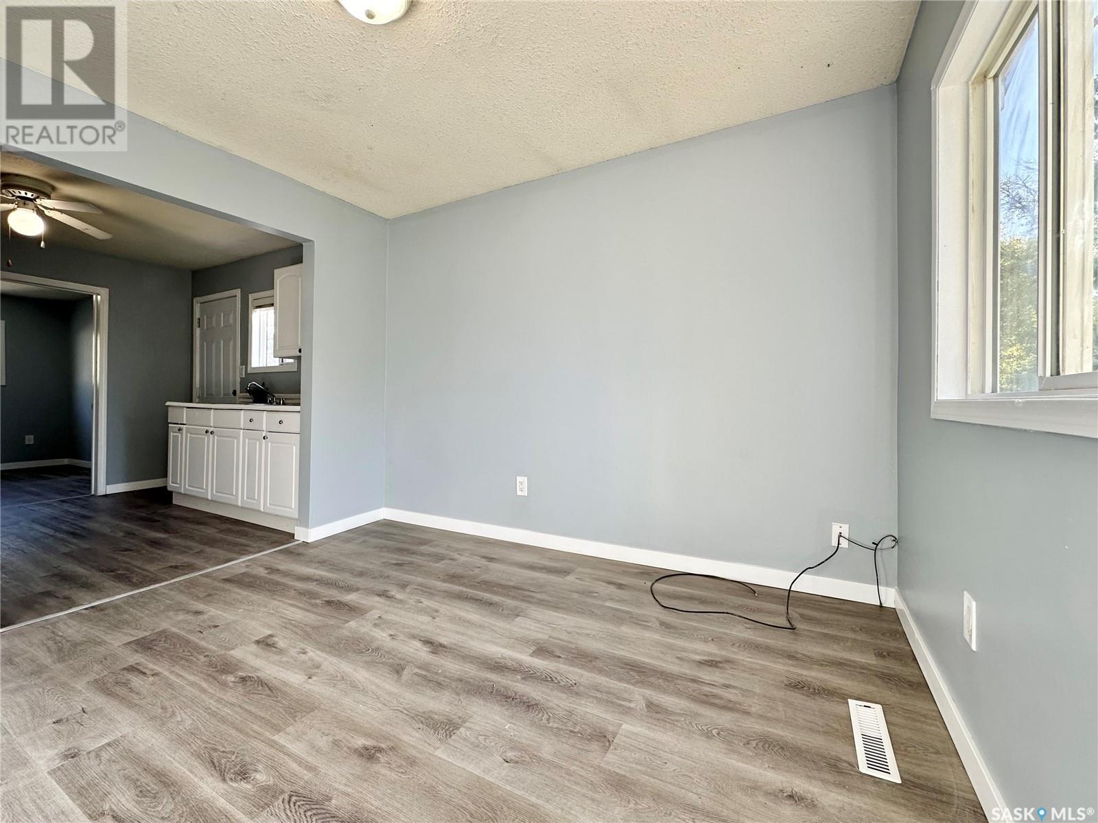 Property at 421 Alexandra STREET image 3