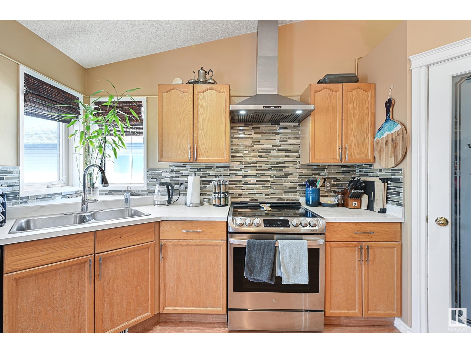 Property at 11 ASPENGLEN PL image 3