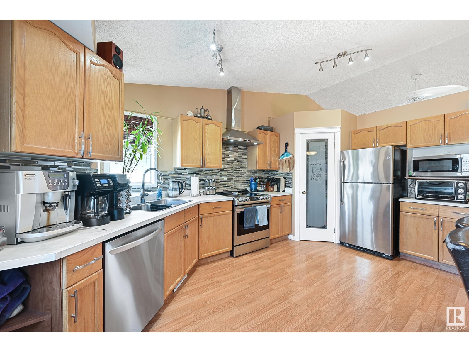 Property at 11 ASPENGLEN PL image 4
