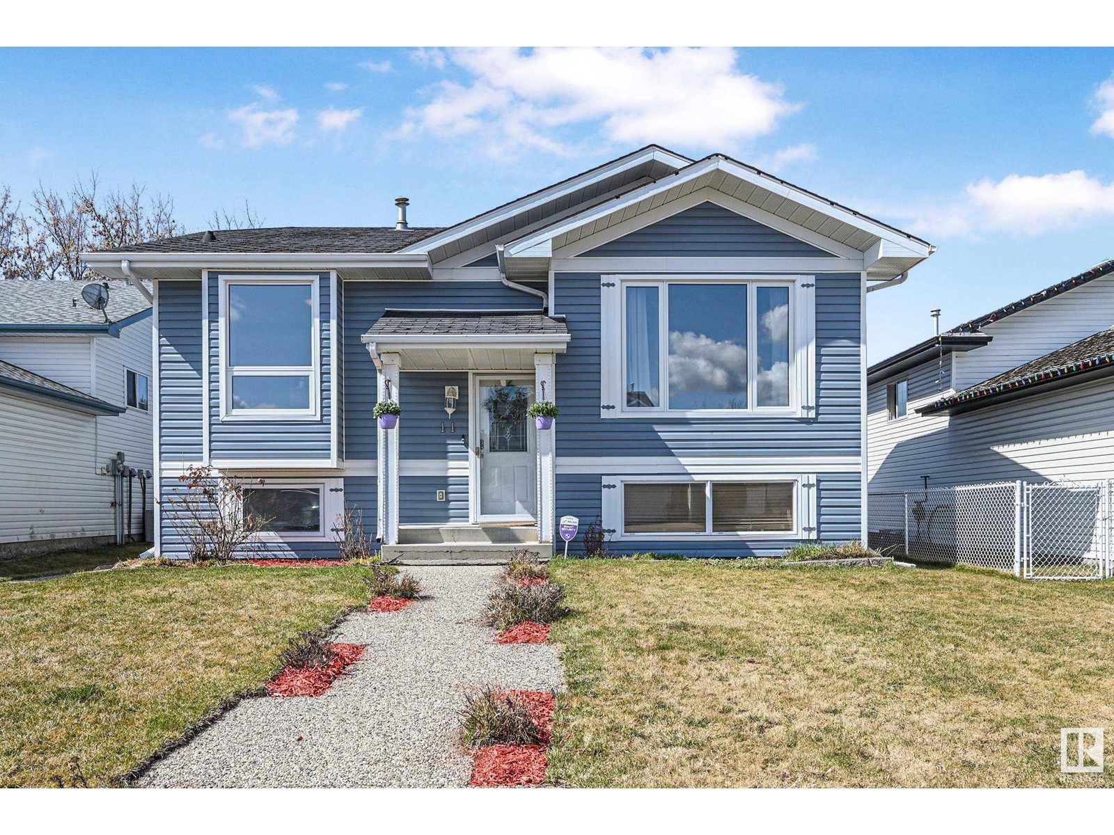 Property at 11 ASPENGLEN PL image 1