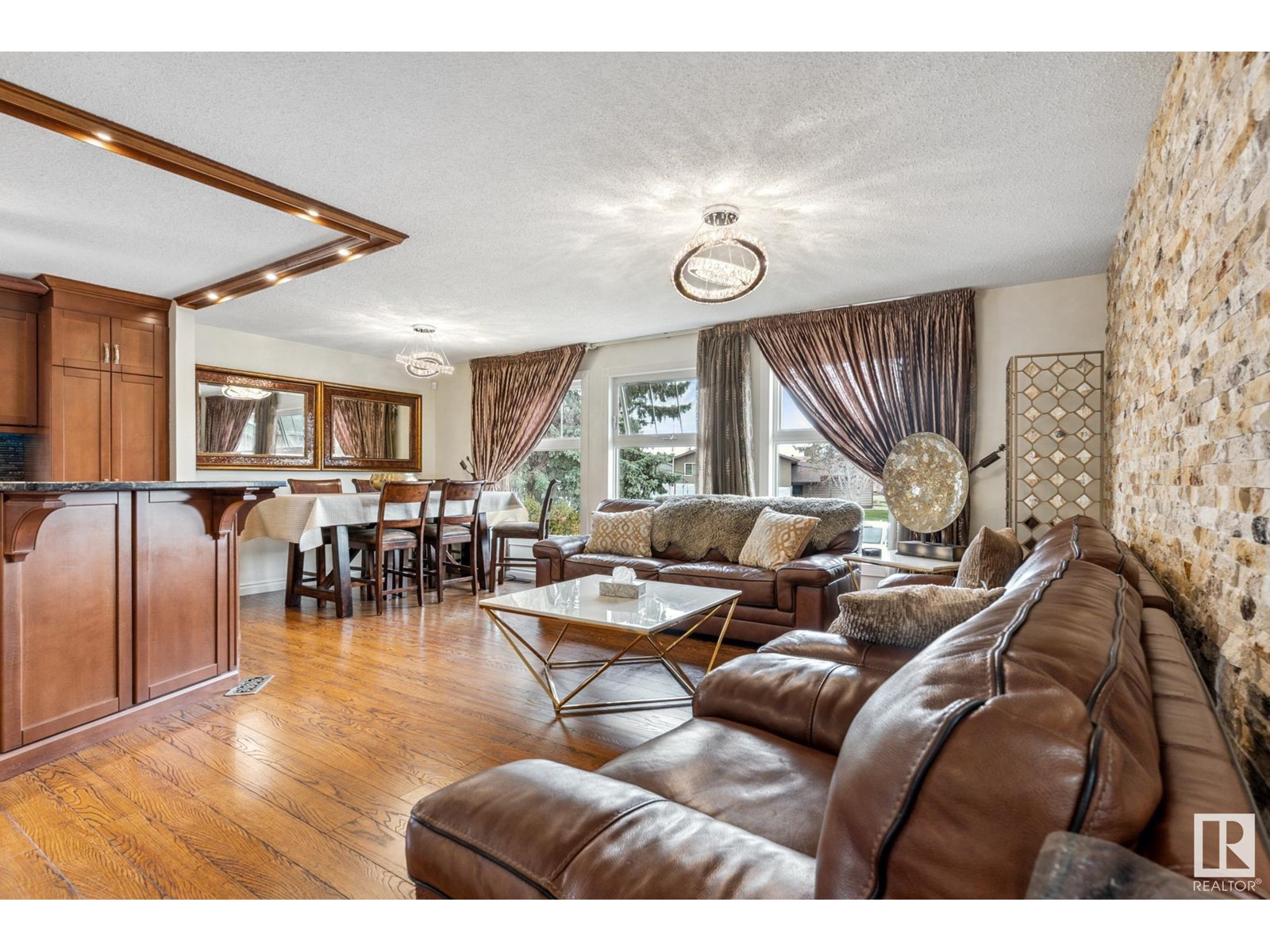 Property at 285 WARWICK RD NW image 4