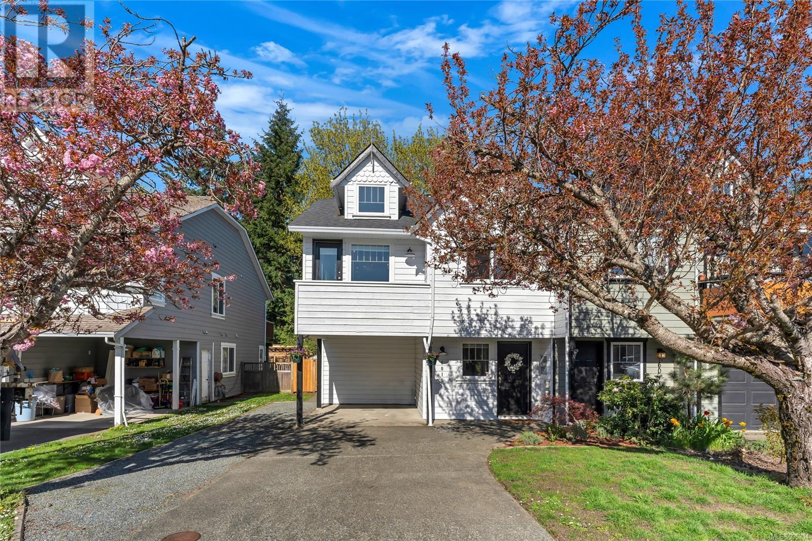 Property at 6015 Rockridge Rd image 2