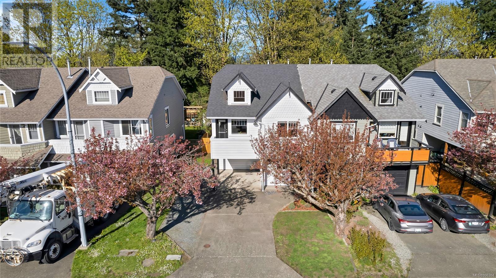 Property at 6015 Rockridge Rd image 4