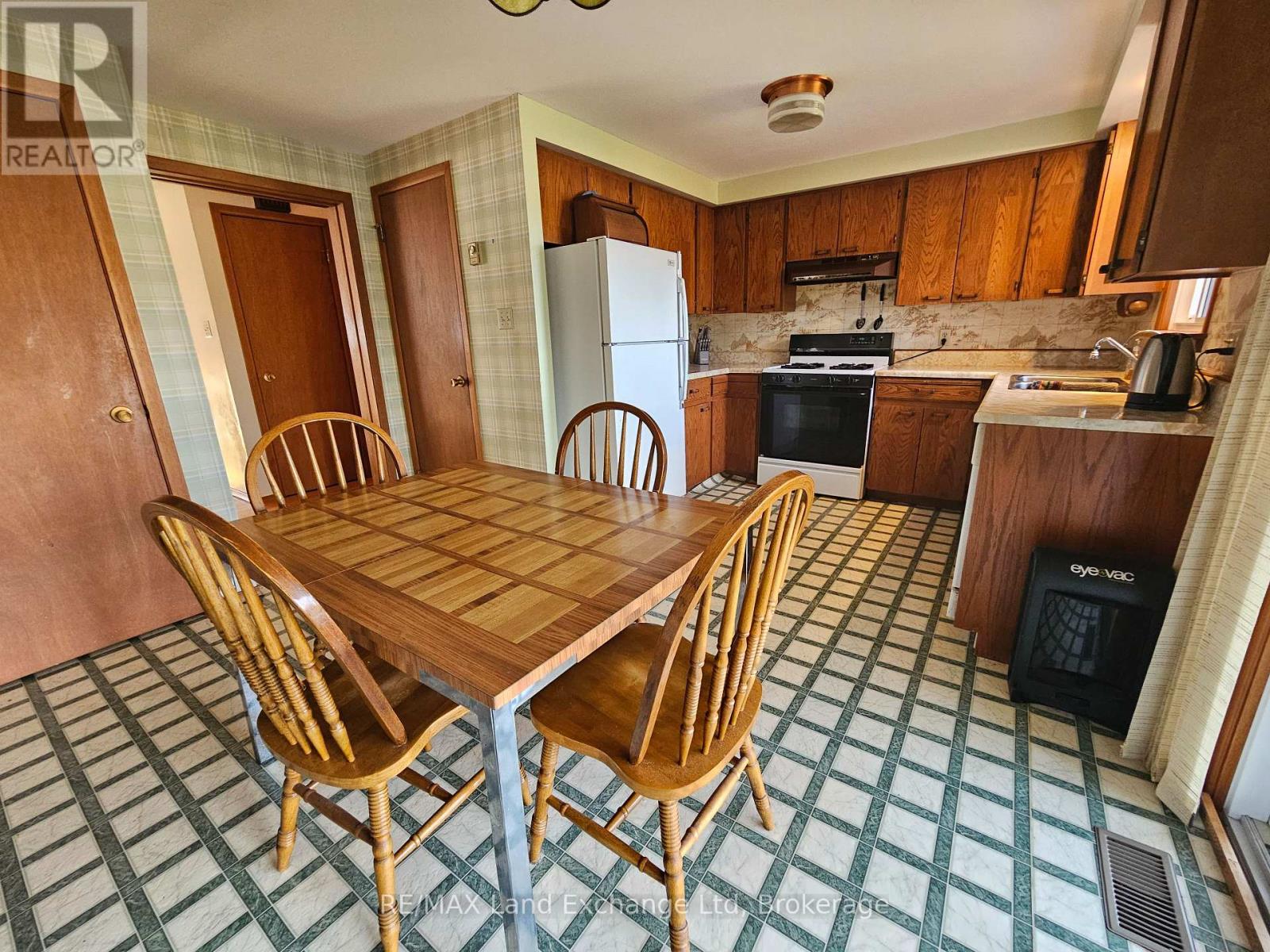 515 Maitland Crescent, North Huron, Ontario  N0G 2W0 - Photo 19 - X12100326