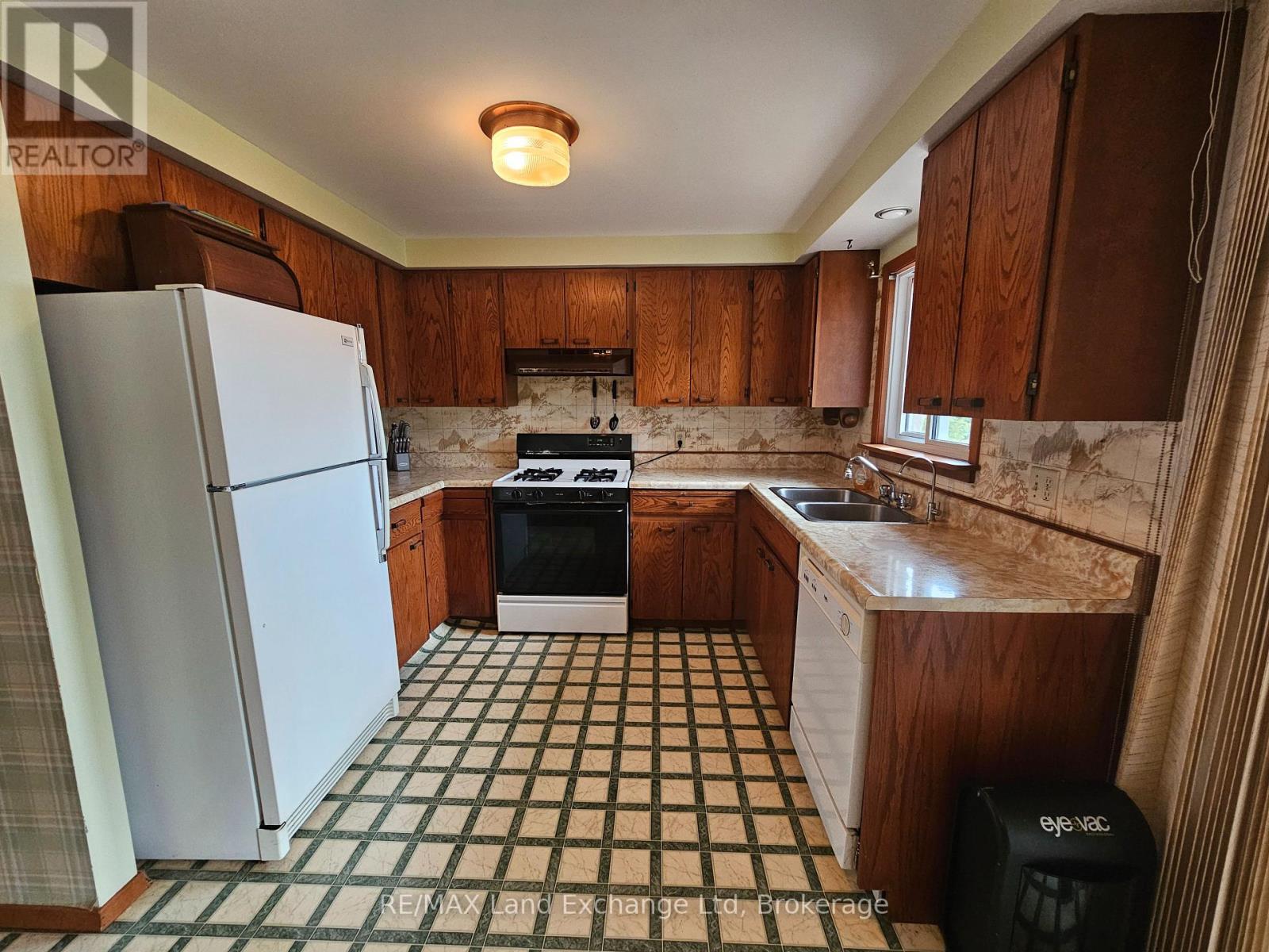 515 Maitland Crescent, North Huron, Ontario  N0G 2W0 - Photo 20 - X12100326