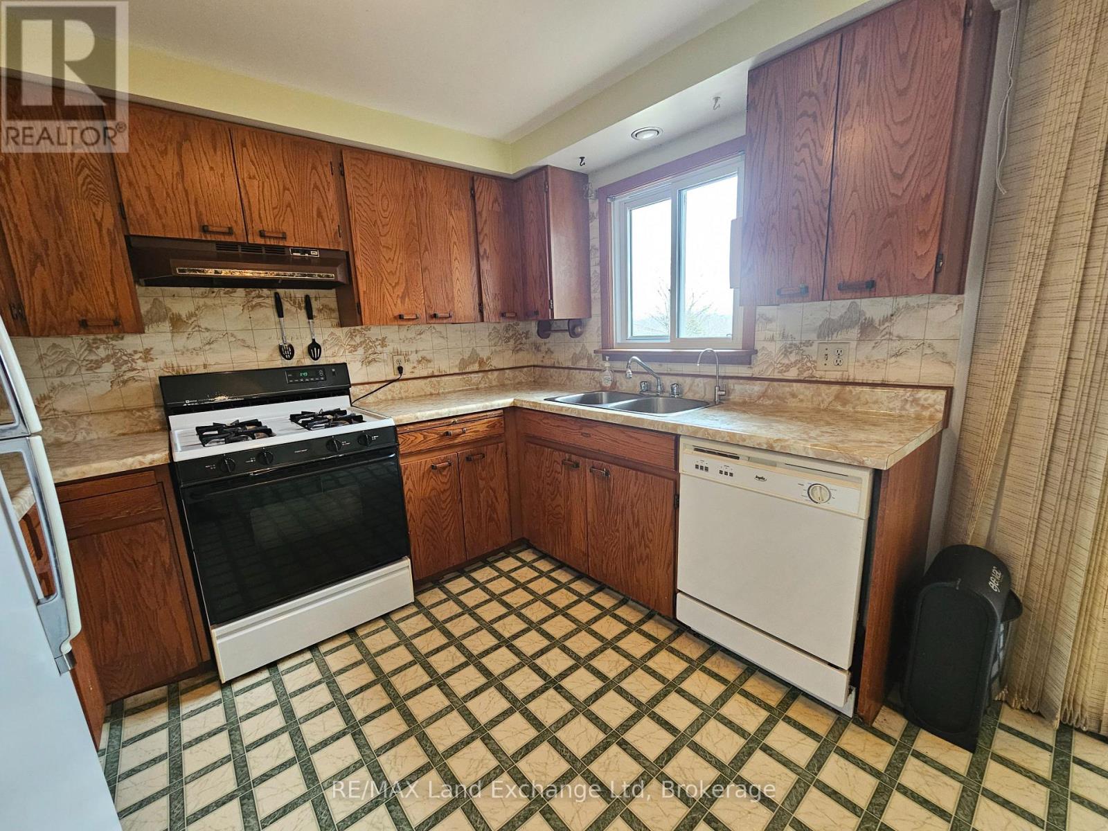 515 Maitland Crescent, North Huron, Ontario  N0G 2W0 - Photo 21 - X12100326