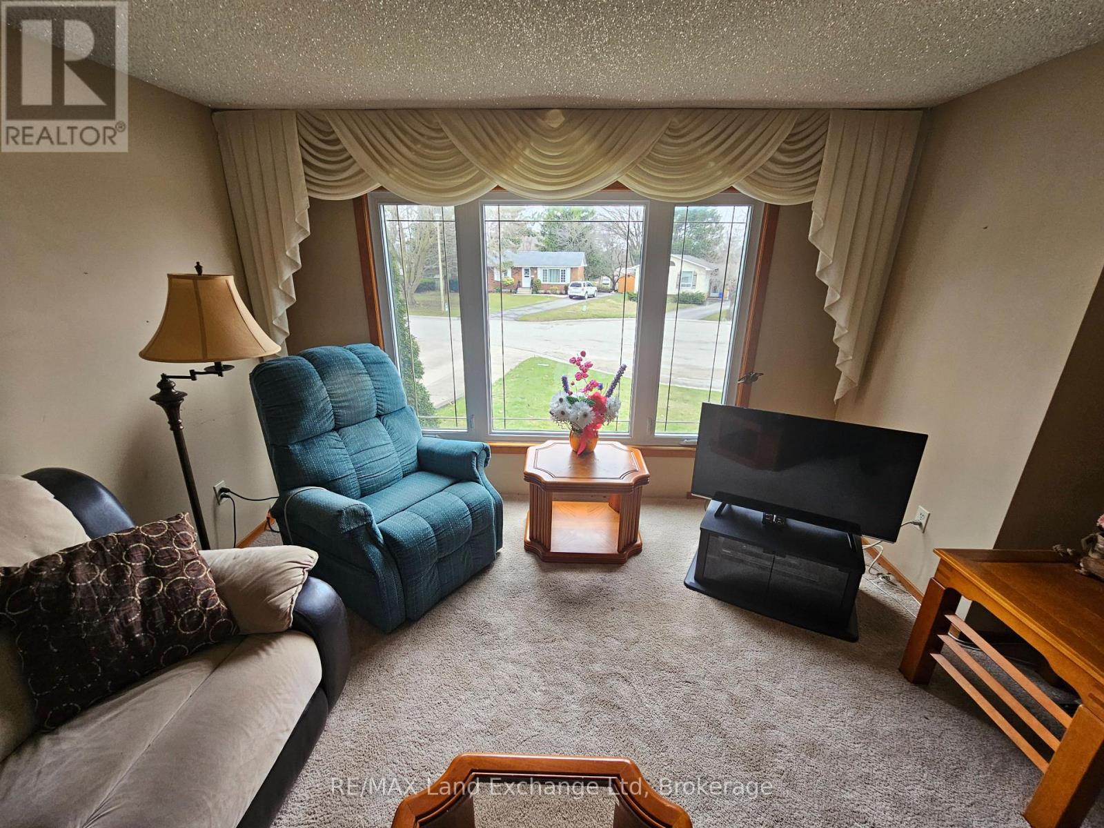 515 Maitland Crescent, North Huron, Ontario  N0G 2W0 - Photo 5 - X12100326