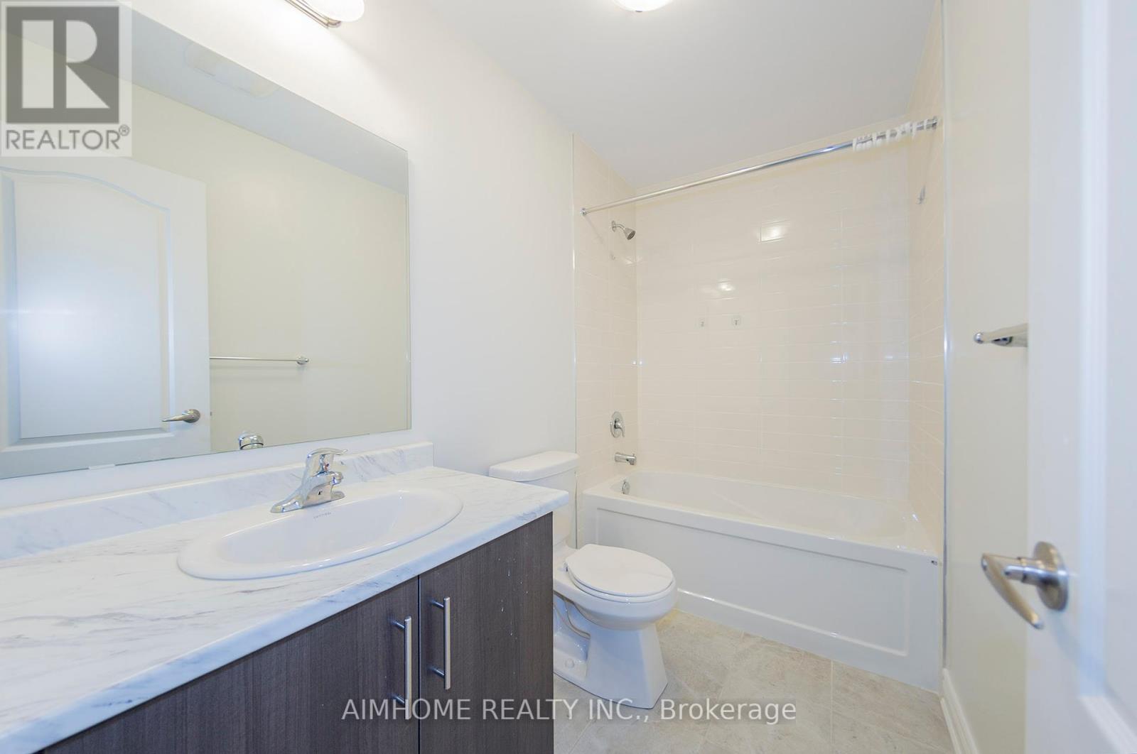 11 Kester Court, East Gwillimbury, Ontario  L9N 0P3 - Photo 12 - N12100268