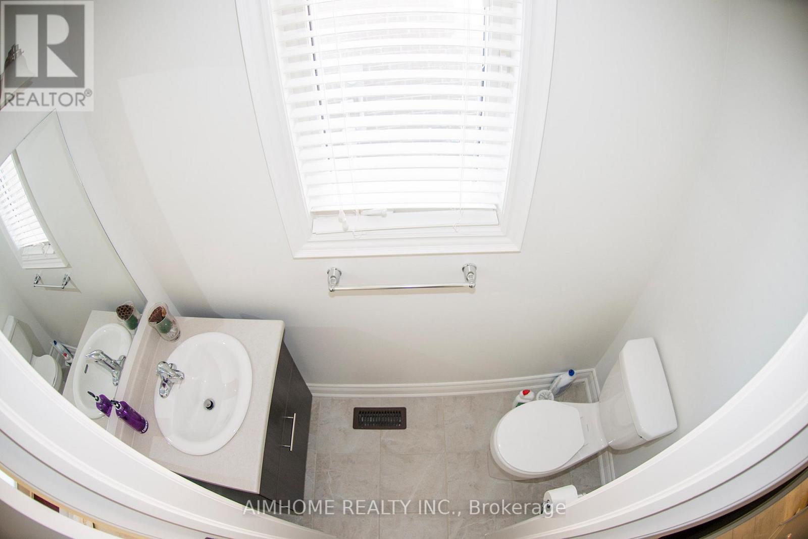 11 Kester Court, East Gwillimbury, Ontario  L9N 0P3 - Photo 7 - N12100268