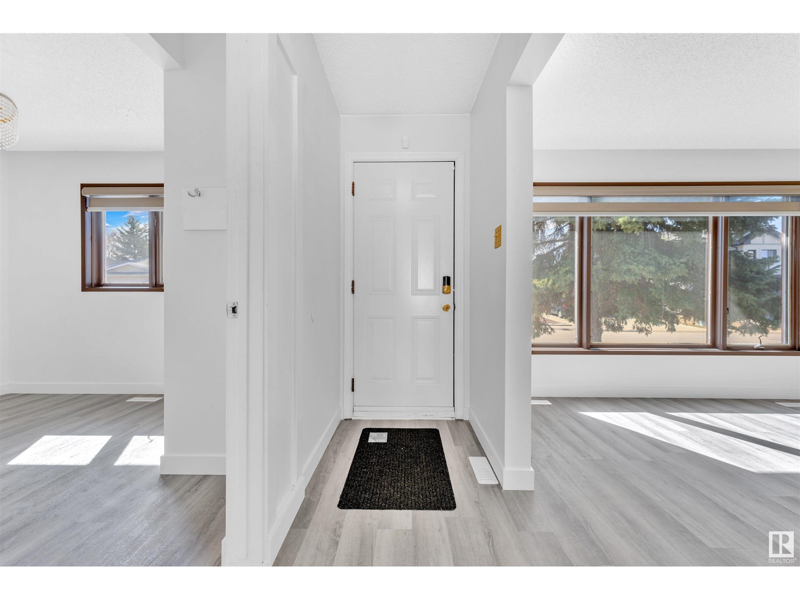 4904 31 Av Nw, Edmonton, Alberta  T6L 5H6 - Photo 6 - E4432369