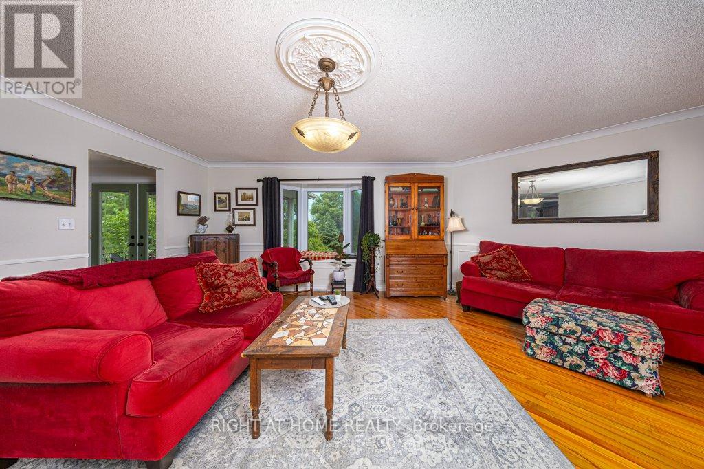 550 Queen Street E, Gananoque, Ontario  K7G 2B1 - Photo 11 - X12100328