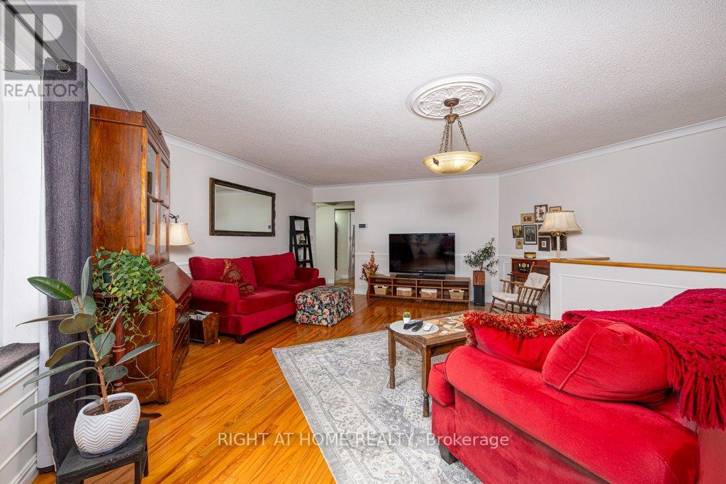 550 Queen Street E, Gananoque, Ontario  K7G 2B1 - Photo 12 - X12100328