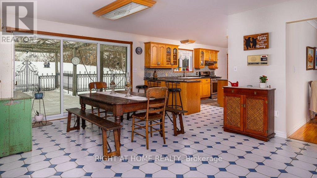 550 Queen Street E, Gananoque, Ontario  K7G 2B1 - Photo 14 - X12100328