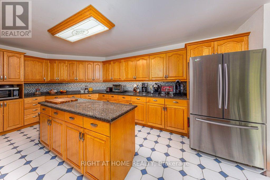 550 Queen Street E, Gananoque, Ontario  K7G 2B1 - Photo 17 - X12100328