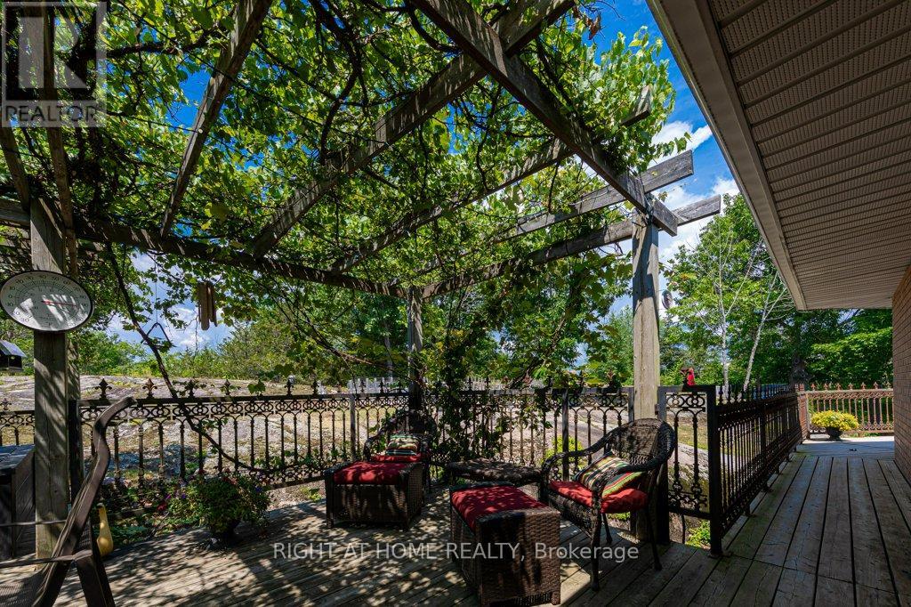 550 Queen Street E, Gananoque, Ontario  K7G 2B1 - Photo 19 - X12100328