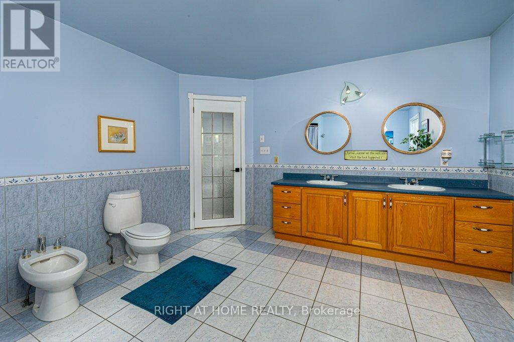 550 Queen Street E, Gananoque, Ontario  K7G 2B1 - Photo 23 - X12100328