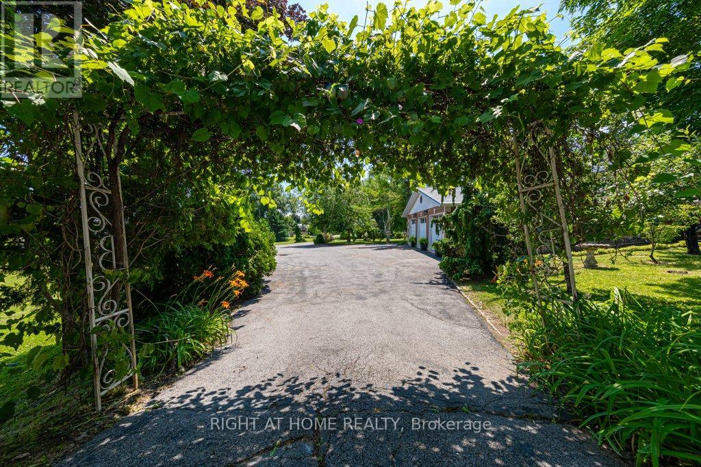 550 Queen Street E, Gananoque, Ontario  K7G 2B1 - Photo 41 - X12100328