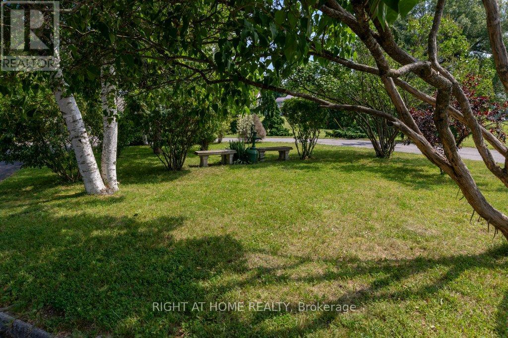 550 Queen Street E, Gananoque, Ontario  K7G 2B1 - Photo 46 - X12100328