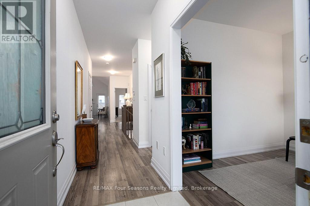 4 Sutton Lane, Collingwood, Ontario  L9Y 5B4 - Photo 4 - S12100374