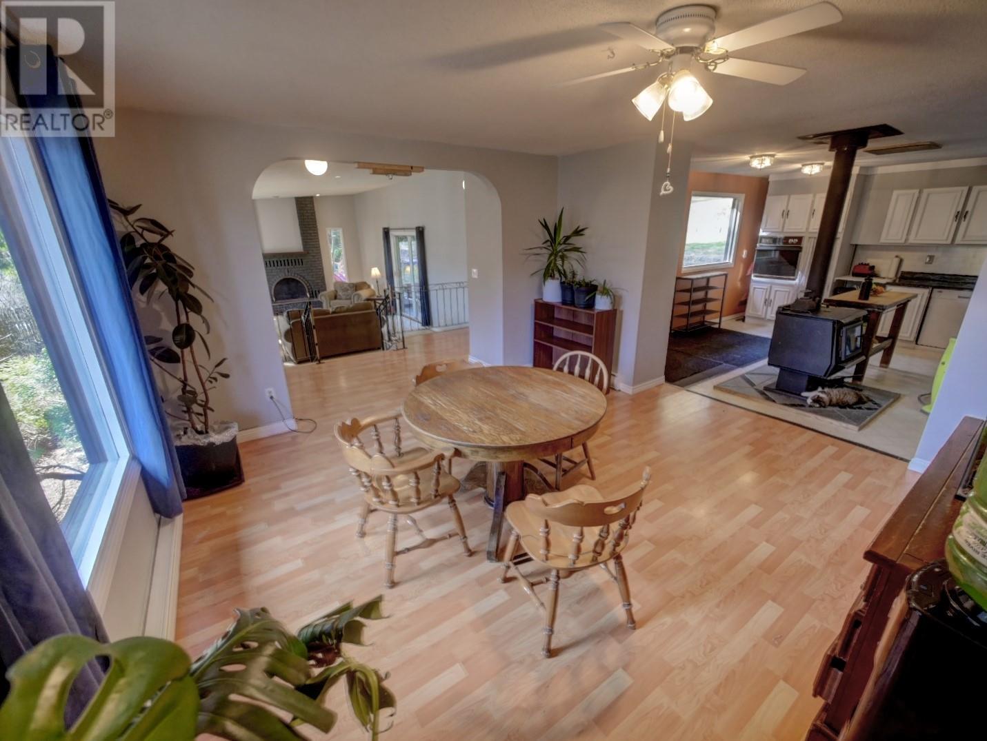 745 Chickadee Lane, Castlegar, British Columbia  V1N 3Y3 - Photo 4 - 10343870