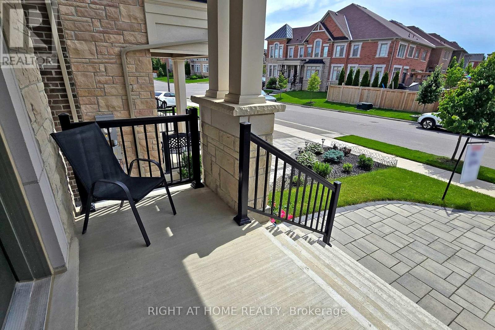 Property at 9 JOHN SMITH STREET E image 4