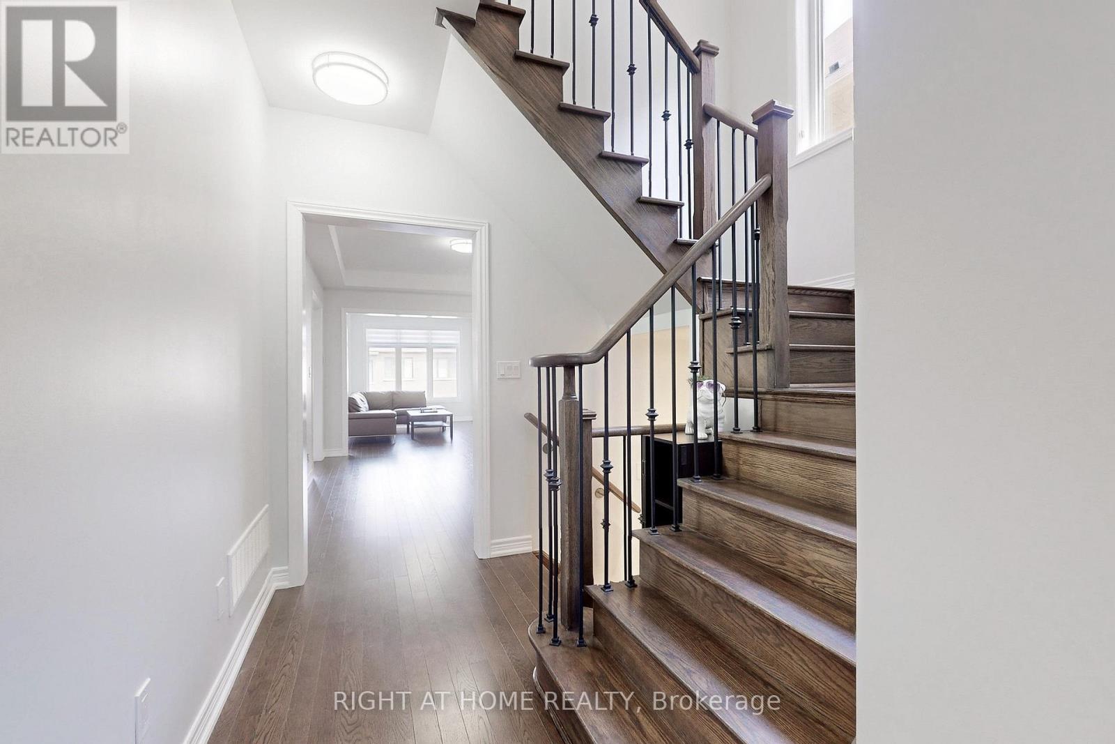 Property at 9 JOHN SMITH STREET E image 5