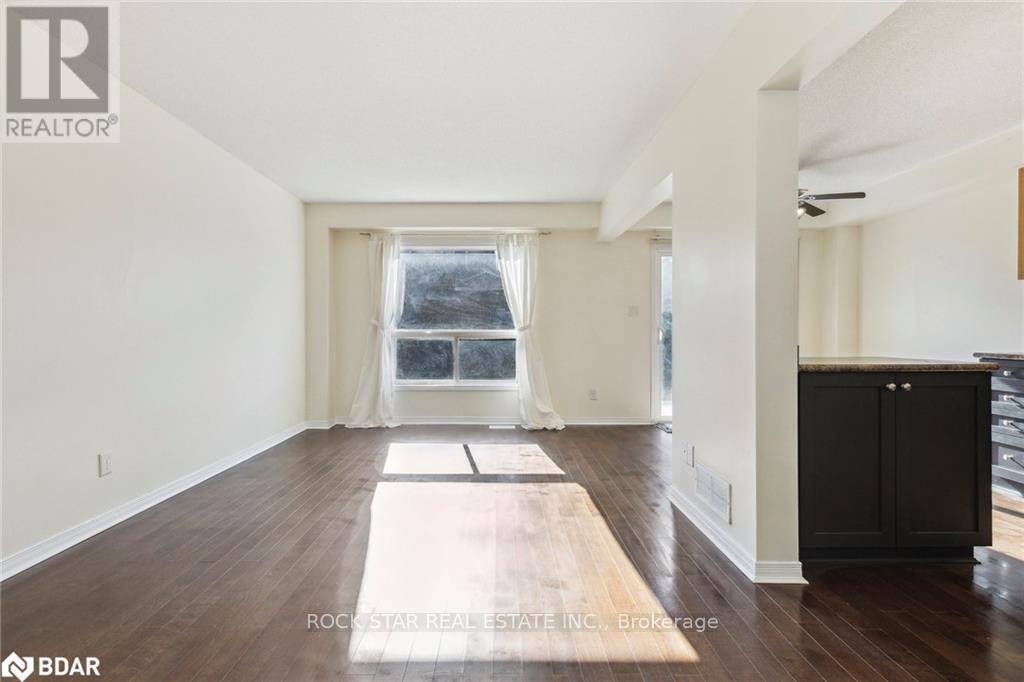 Property at 19 ISABELLA STREET image 2