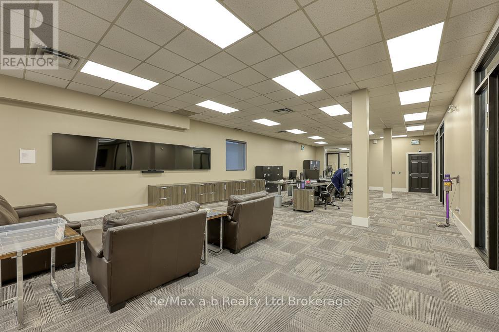 677 Dundas Street, Woodstock, Ontario  N4S 1E5 - Photo 12 - X12012090
