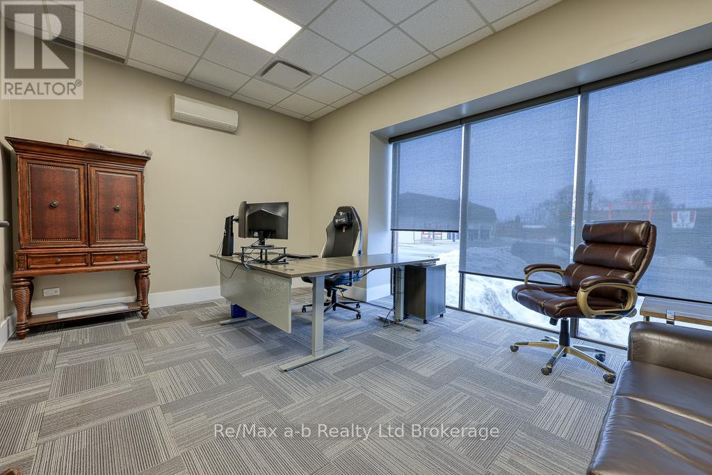 677 Dundas Street, Woodstock, Ontario  N4S 1E5 - Photo 14 - X12012090