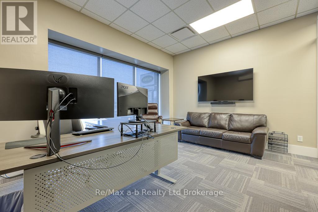 677 Dundas Street, Woodstock, Ontario  N4S 1E5 - Photo 15 - X12012090