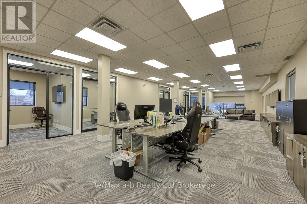 677 Dundas Street, Woodstock, Ontario  N4S 1E5 - Photo 18 - X12012090