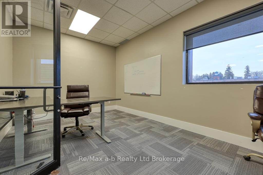 677 Dundas Street, Woodstock, Ontario  N4S 1E5 - Photo 20 - X12012090