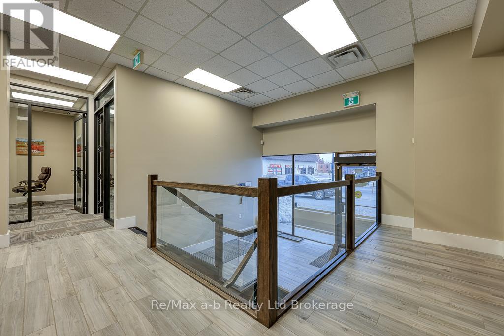 677 Dundas Street, Woodstock, Ontario  N4S 1E5 - Photo 9 - X12012090