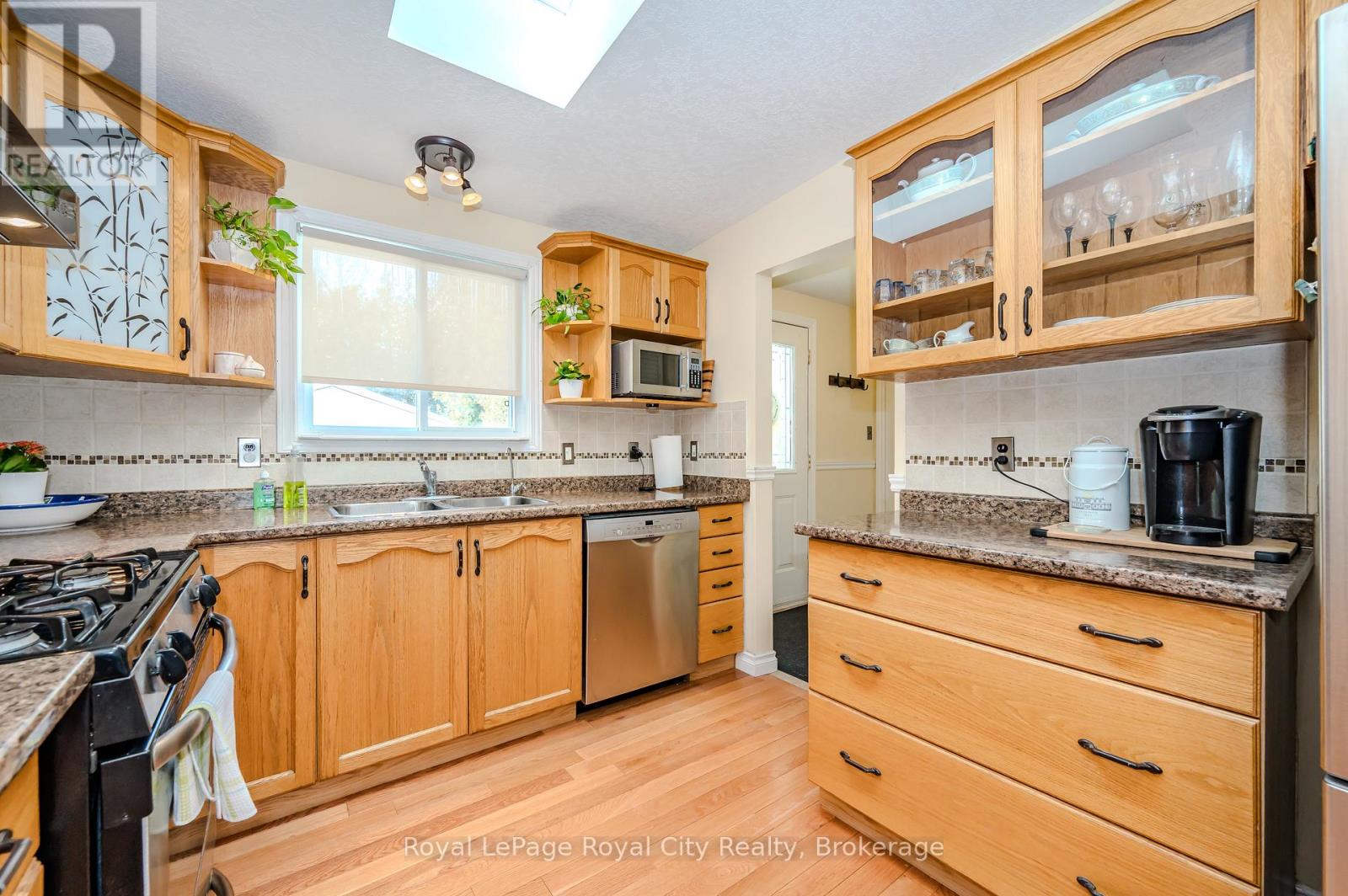 11 Spruce Avenue, Puslinch, Ontario  N1H 6H9 - Photo 4 - X11971603